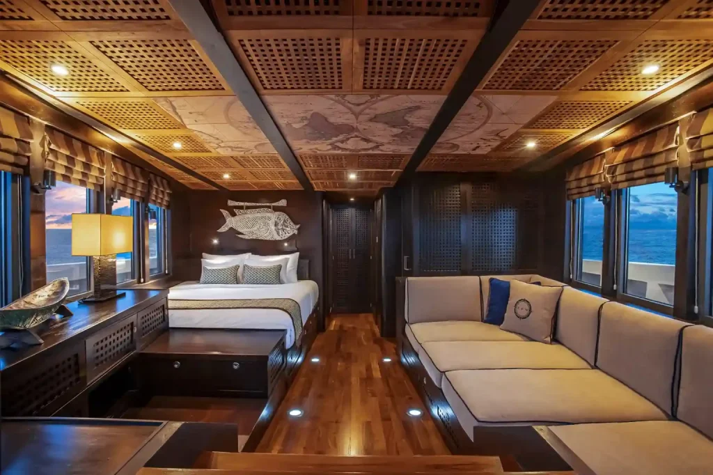 Owner Suite Cabin Scubaspa Zen Liveaboard Phinisi Boat Charter | Komodo trip | Raja Ampat trip | Komodo Luxury