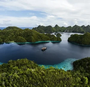 Navigating Raja Ampat: Flights and Transfers via Sorong for Your Luxury Phinisi Charter
